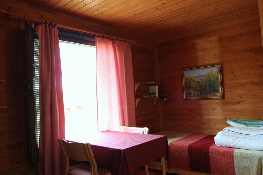 Kelotin Rantamajat Hotell Leppäjärvi Rum bild