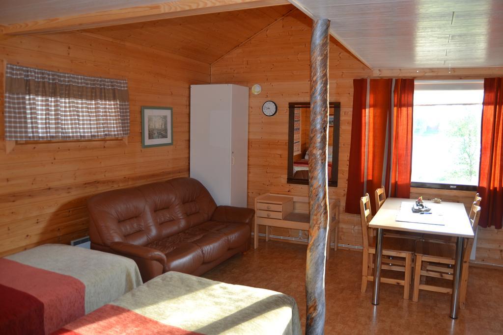 Kelotin Rantamajat Hotell Leppäjärvi Rum bild